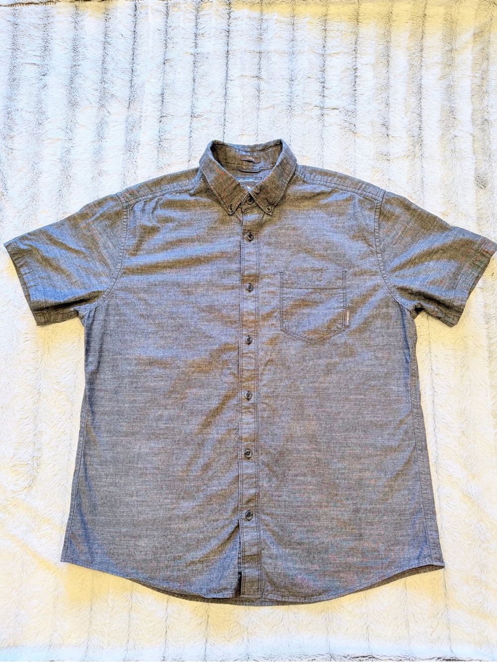 Eddie Bauer Short-Sleeve Button-Down Shirt in Heather Gray